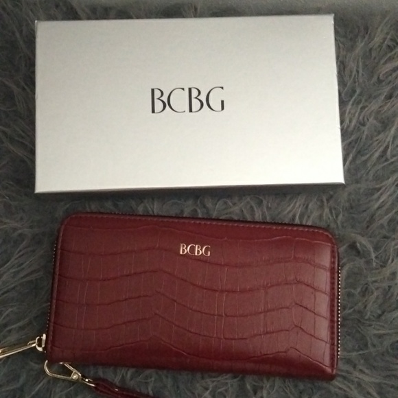 BCBG  wristlet wallet New in box w/o tags - Picture 3 of 9